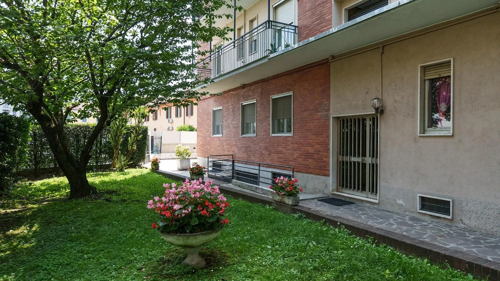 Duomo/Linate Parcheggi Gratis E Tram Sotto Casa Daire Milano İtalya